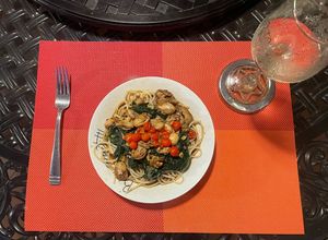 Una foto de Spaghetti con ostiones y espinacas