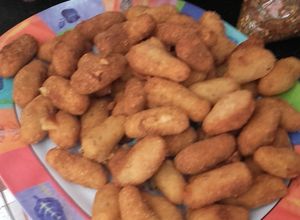 Una foto de Croquetas de pollo -receta cubana