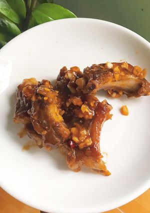 Hình của món Sườn sốt chua ngọt.