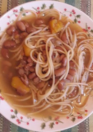 Una foto de Porotos con riendas
