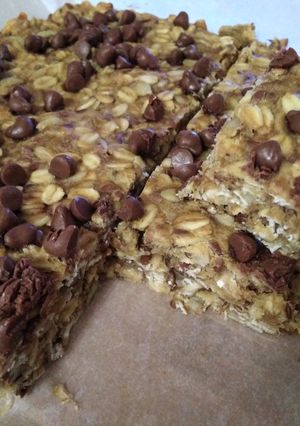 รูปของ Low Carb Banana Chocolate-chip and Oatmeal Bars | โอ๊ตบาร์กล้วยช็อกชิพ ❌เนย