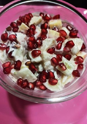 मिक्स फ्रूट मेयोनिज सलाद (mix fruit mayonnaise salad recipe in marathi) रेसिपी चे मुख्य फोटो