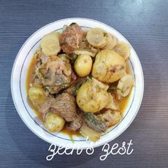 A picture of Mooli Aloo Gosht or Radish and Baby Potatoes Non-Veg Curry.