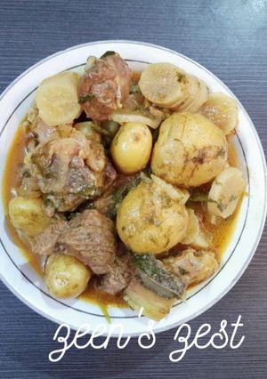 A picture of Mooli Aloo Gosht or Radish and Baby Potatoes Non-Veg Curry.