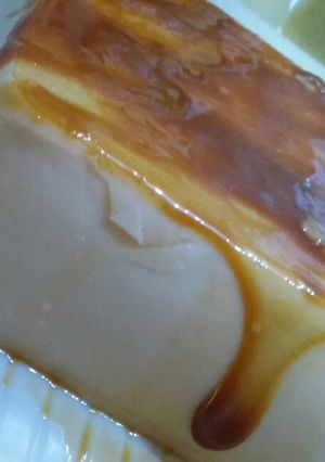 Una foto de Gelatina de leche con cajeta