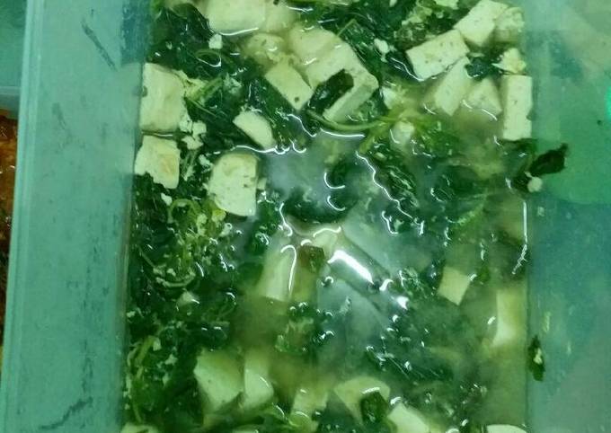 Sup krim bayam, tahu dan telur