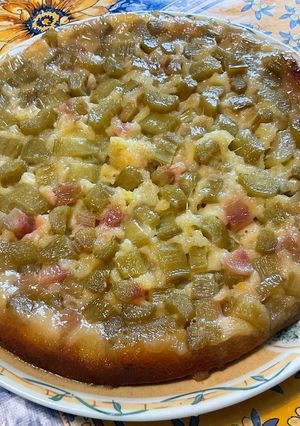 Une photo de Gâteau renversé rhubarbe et citron