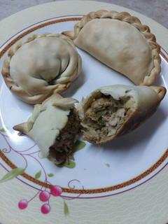 Una foto de Empanadas de pollo y atún!