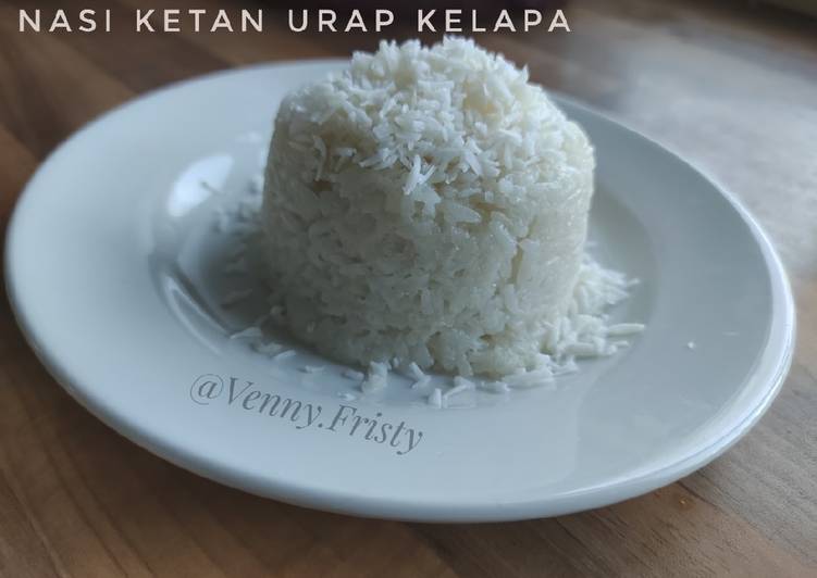 Nasi Ketan Urap Kelapa