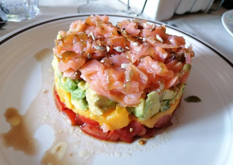 Tartar de salmón, mango y aguacate