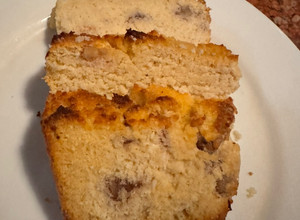 Una foto de BUDÍN DE YOGUR, COCO y NUECES