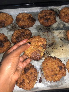 A picture of Oat chocolate chip cookies.