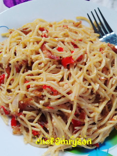 A picture of Spaghetti with crayfish and egg.