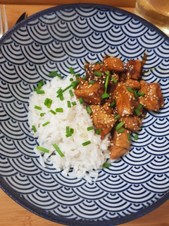 Una foto de Pollo Teriyaki con arroz basmati
