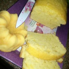 A picture of Lemon pound cake.
