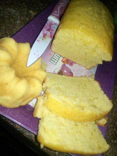 A picture of Lemon pound cake.