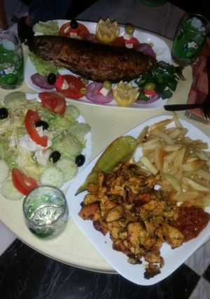صورة لوصفة حوت مشوي مع الفريت واسكالوب مشوي