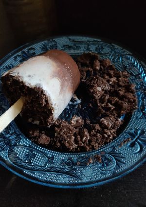 A picture of Oreo popsicles.