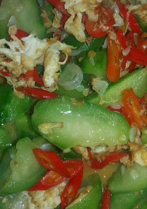 Foto resep Tumis oyong orak arik telor super pedas😥😥