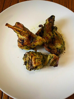 Una foto de Conejo al horno con mojo
