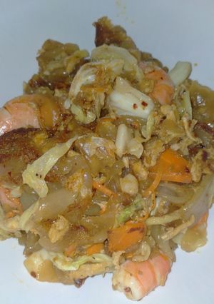 A picture of Pad See Ew with Shrimp | Stir-Fried Wide Rice Noodles with Soy Sauce and Shrimp.