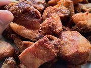 Una foto de chicharrón de cerdo