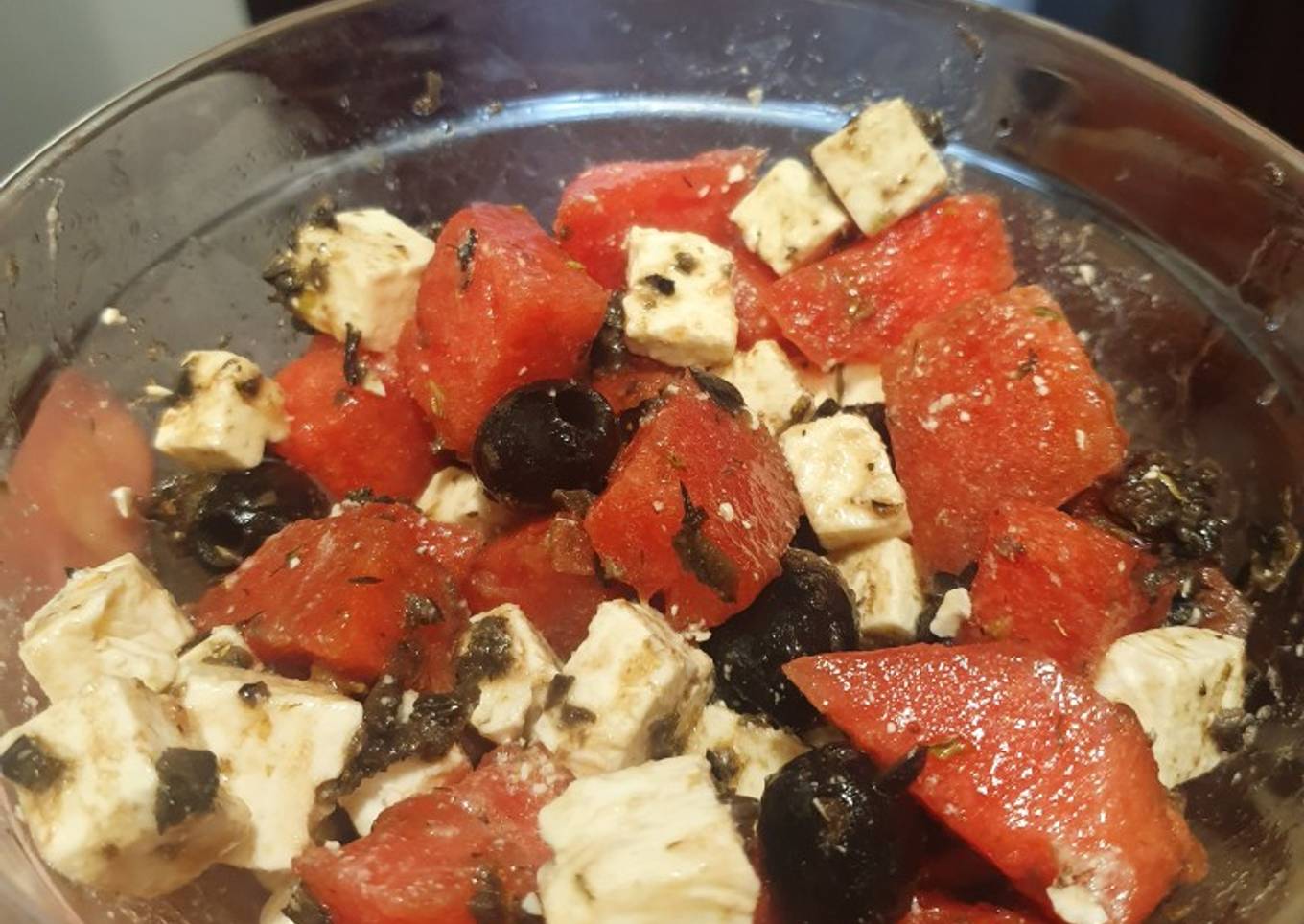 Ensalada de sandía y queso feta con vinagreta de olivada