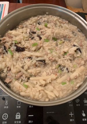 竹筍香菇肉絲粥🥣 的食譜成品照片