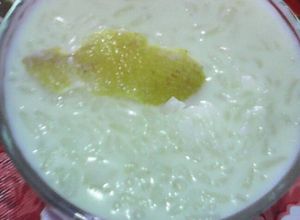 Una foto de Arroz con leche con cáscara de lima