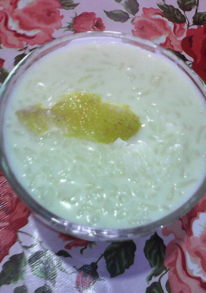Una foto de Arroz con leche con cáscara de lima