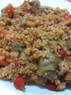 Una foto de Couscous con verduras y atún