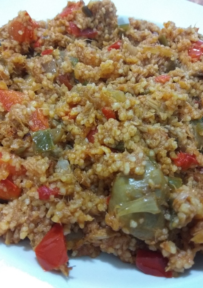 Una foto de Couscous con verduras y atún