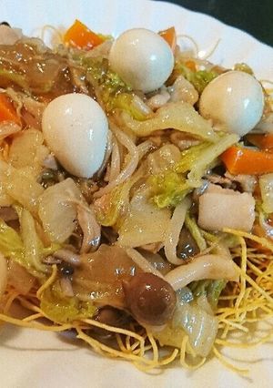 A picture of Crispy Noodle Stir-Fry with Plenty of Savory Sauce (Sara Udon).