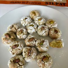 A picture of Pistachio Almond Cookies.