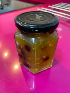 Una foto de Chutney de mango y arándanos