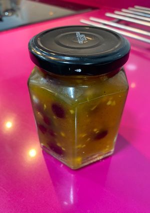 Una foto de Chutney de mango y arándanos