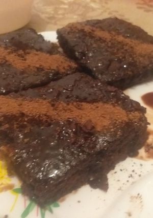 صورة لوصفة كعكة مشربة بالشوكولاته ورائعة لأم لجين