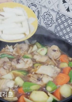 韓國安東燉雞作法 (不辣)) 안동찜닭 的食譜成品照片
