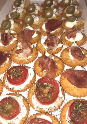Una foto de Canapés con galletitas Rex