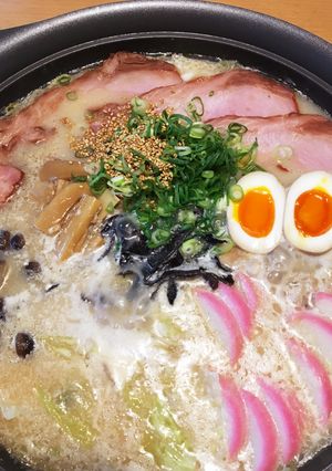 A picture of Delicious! Rich Tonkotsu-Style Soy Sauce Ramen Hot Pot.