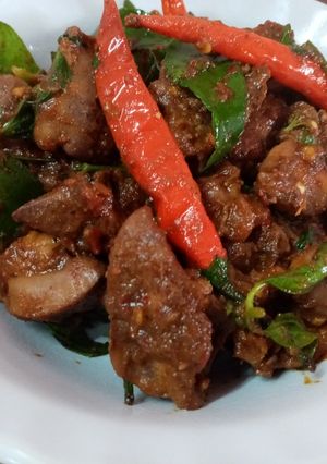รูปของ ผัดเผ็ดเครื่องในไก่