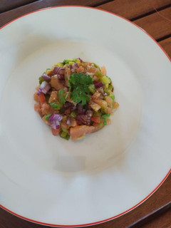 Una foto de Tartar de salmón con vinagreta de soja