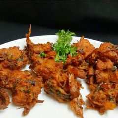 A picture of Chicken fritters (chicken pakoda).