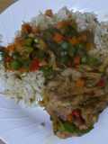 Muslos de pollo con guisantes y zanahoria