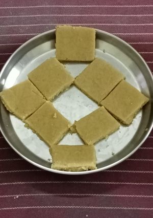 સુખડી (Sukhdi Recipe In Gujarati) રેસીપી મુખ્ય ફોટો