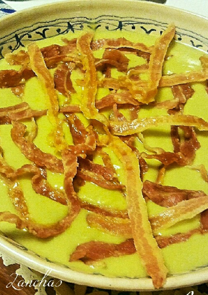 Una foto de Crema de judías verdes con enrejado de beicon