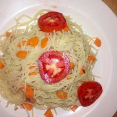 A picture of Plain spaghetti with carrots.