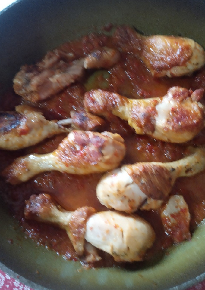 Una foto de Muslitos de pollo con fritada