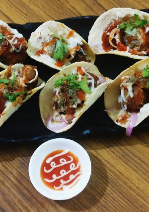 A picture of Tacos made by chickpeas balls.