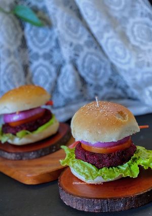 A picture of Vegan Beet Burger.